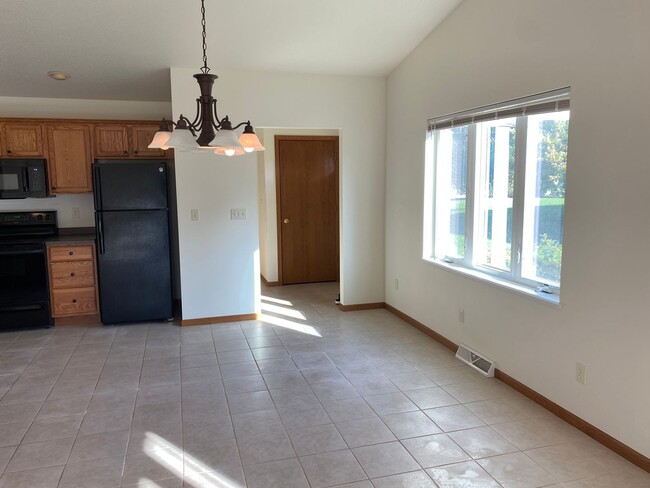 Building Photo - 144911 - 144913 Wineberry Lane