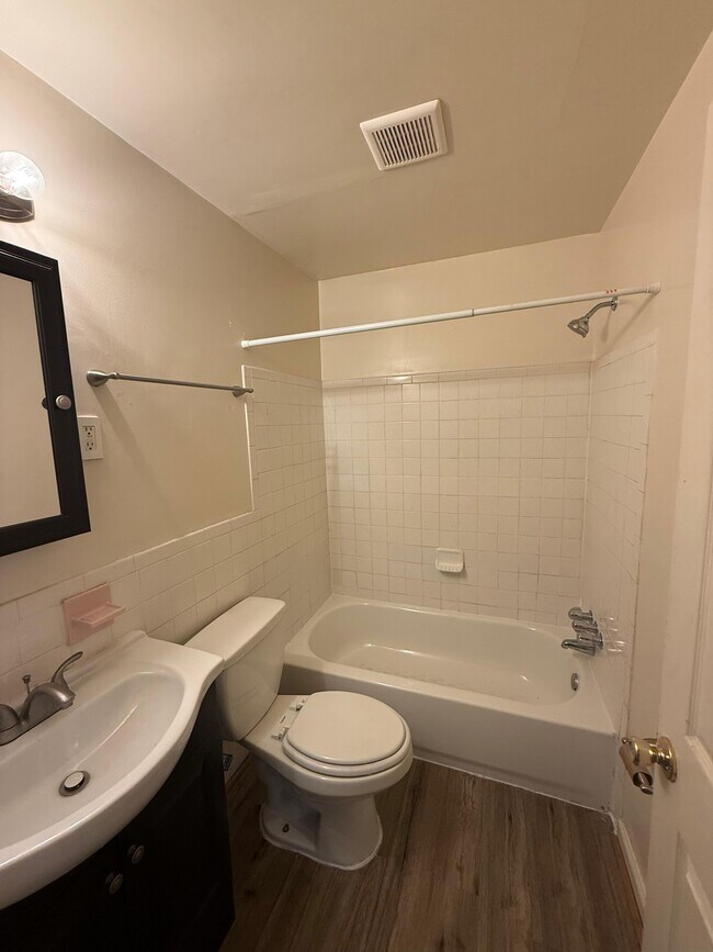 Foto del edificio - 7301 Calder Dr