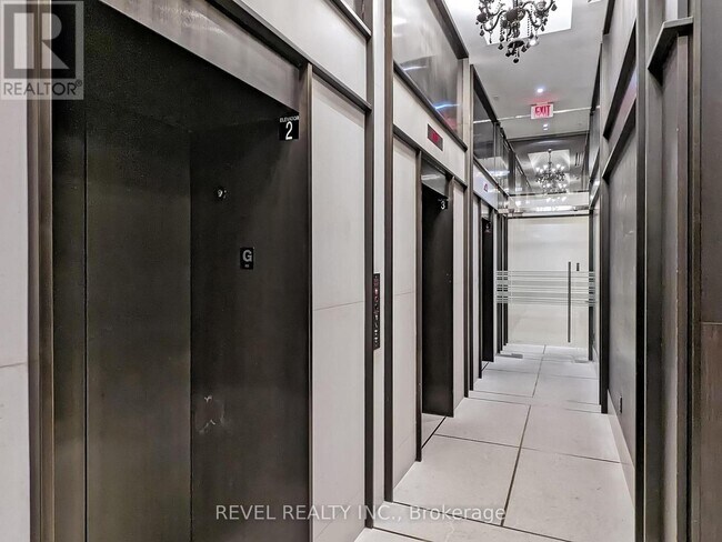 Building Photo - 197 Yonge St