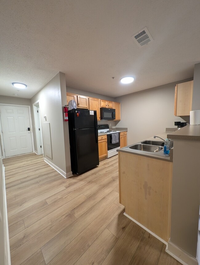 Building Photo - 811 Harts Cove Way