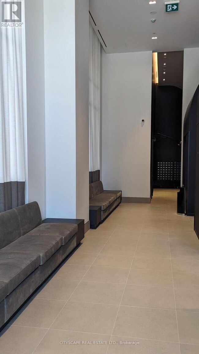 Building Photo - 285 Dufferin St