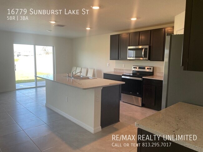 Foto del edificio - 16779 Sunburst Lake St