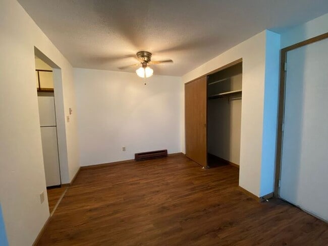 Building Photo - $1,025 | 2 Bedroom, 1 Bathroom Apartment |...