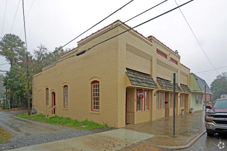 Primary Photo - 113 W 10th St