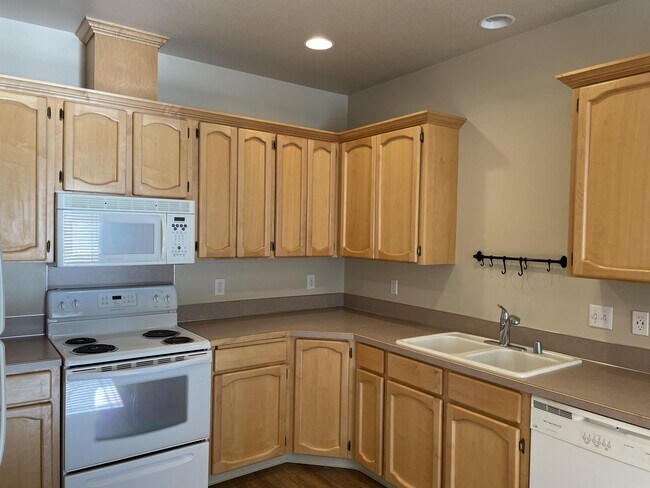 Building Photo - 2212 NE 163rd Pl