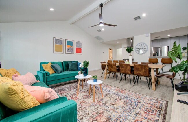 Foto del edificio - 17155 Barcelona Dr