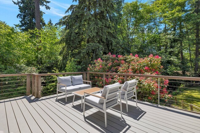 Foto del edificio - Great modern home located on Mercer Island