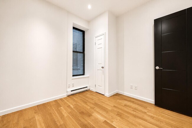 Foto del edificio - 320 Manhattan Ave