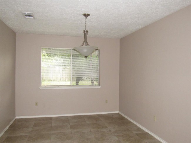 Building Photo - 18011 Glenledi Dr