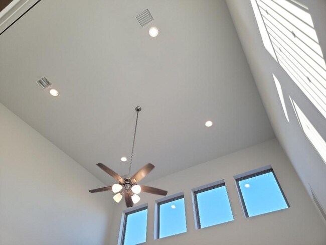 Building Photo - 528 Gerona Ct