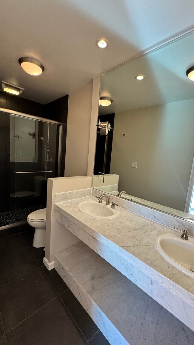 Foto del edificio - 2825 King Edward Dr