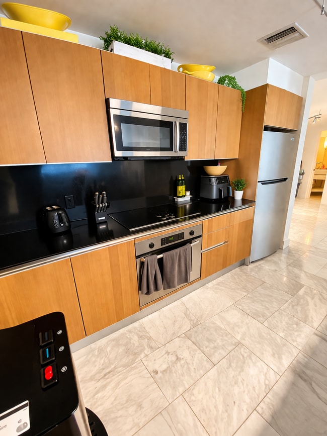 Building Photo - 1060 Brickell Ave