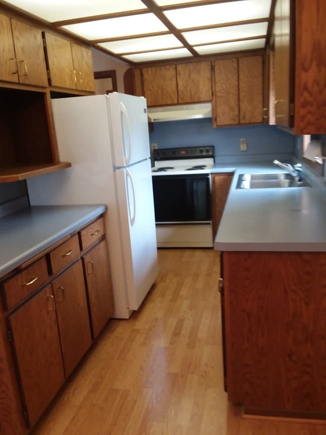 Kitchen - 512 2nd Ave S