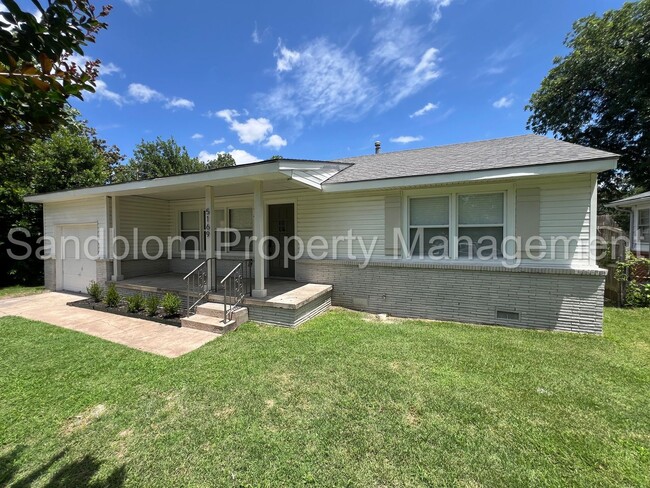 Building Photo - For Lease | $1300 Rent | Available Now!