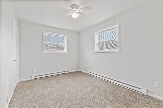 Foto del edificio - "Charming 2-Bedroom Retreat with Spacious Design in Indianapolis – Ideal Comfort Awaits!"