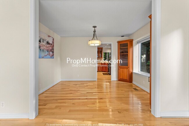 Building Photo - Spacious Four Bedroom Retreat in Lake Grove!