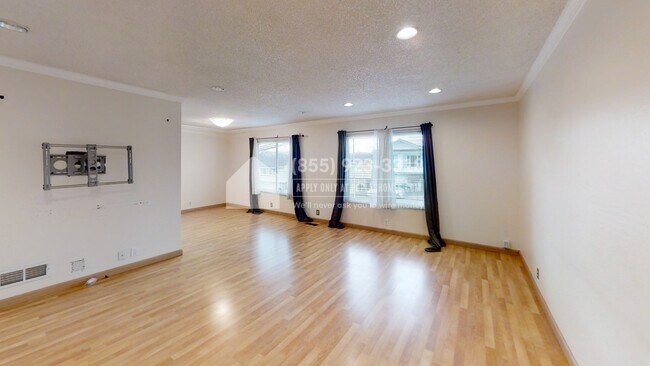 Building Photo - 823 Hillside Blvd