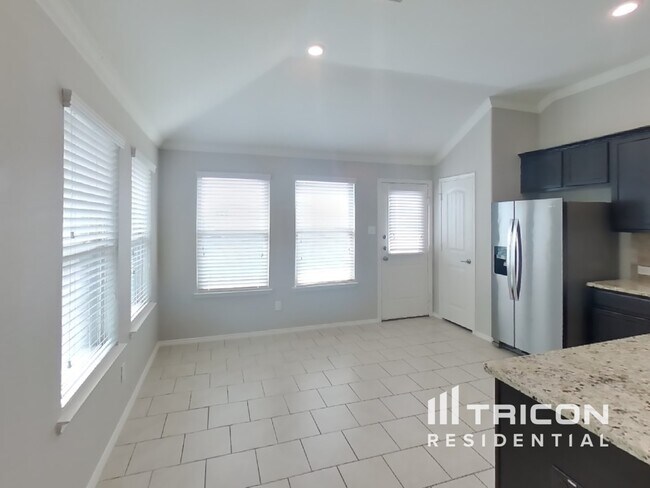 Building Photo - 14605 San Pablo Dr