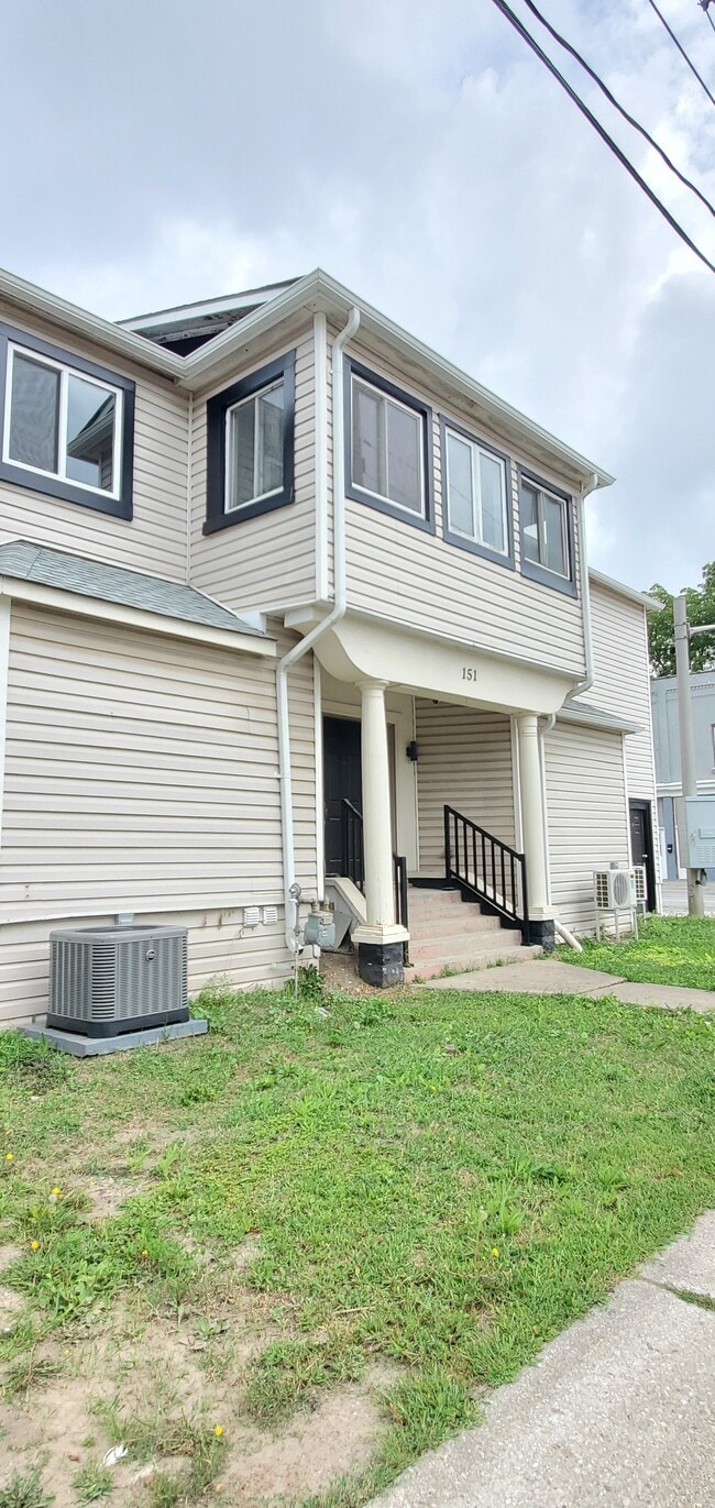 Building Photo - 151 Wellington St