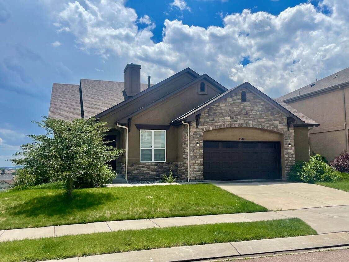 Beautiful 4 Bedroom in Northgate's Greyhaw... - Beautiful 4 Bedroom in Northgate's Greyhaw...