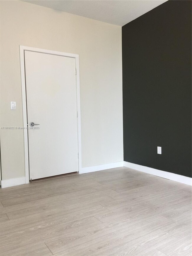 Foto del edificio - 79 SW 12th St