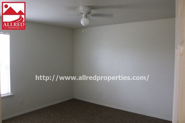Foto del edificio - Elkins Duplex for Rent
