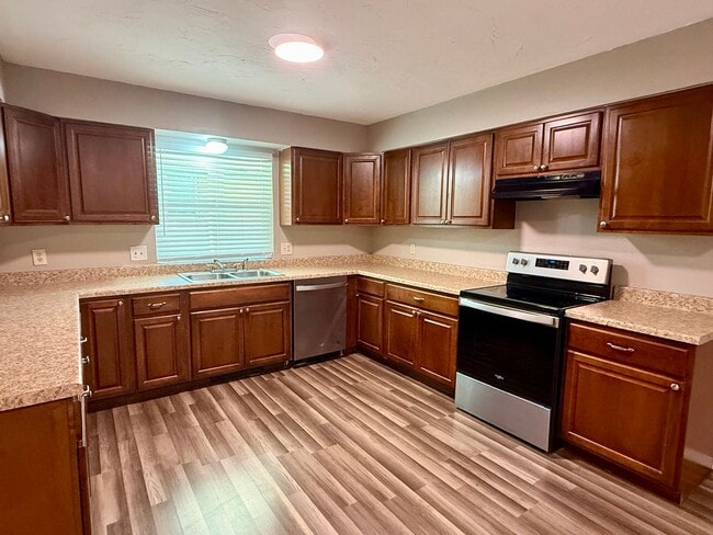 Building Photo - Updated 3 Bed 2 Bath Duplex in NW OKC