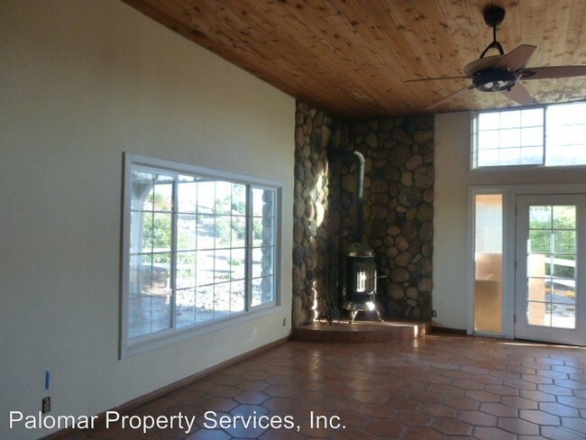 Foto del edificio - 16610 Highland Valley Rd