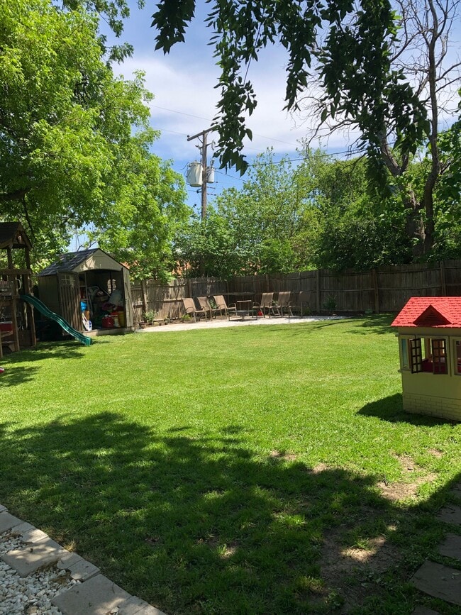 Building Photo - 803 Forrestal Dr