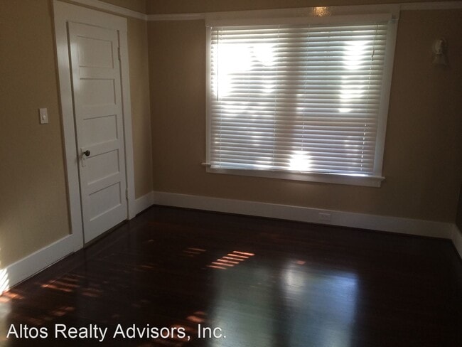 Building Photo - 573 Lytton Ave