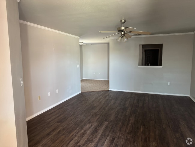 Building Photo - 509 N Brentwood Ave