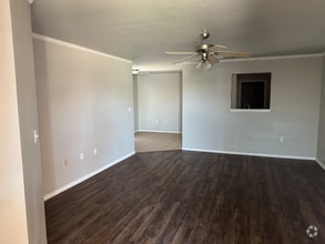 Building Photo - 509 N Brentwood Ave