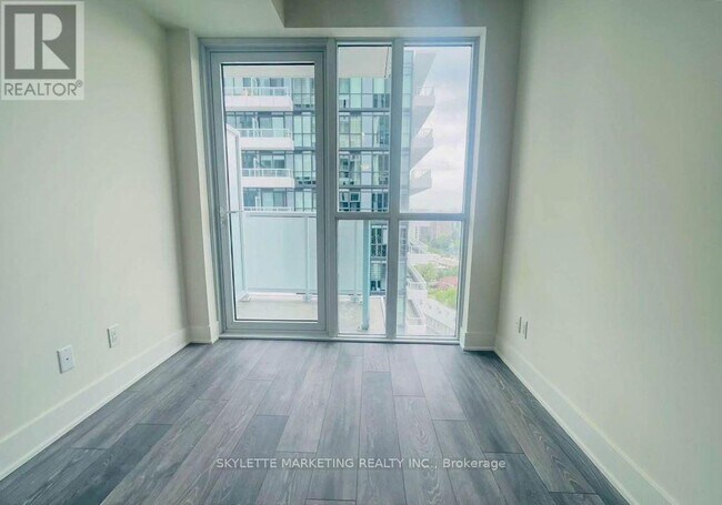 Photo du bâtiment - 188 Fairview Mall Dr