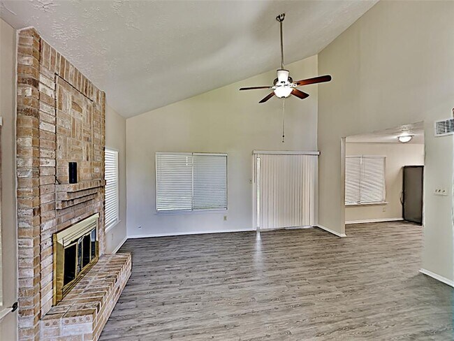 Building Photo - 1111 Huntington Dr
