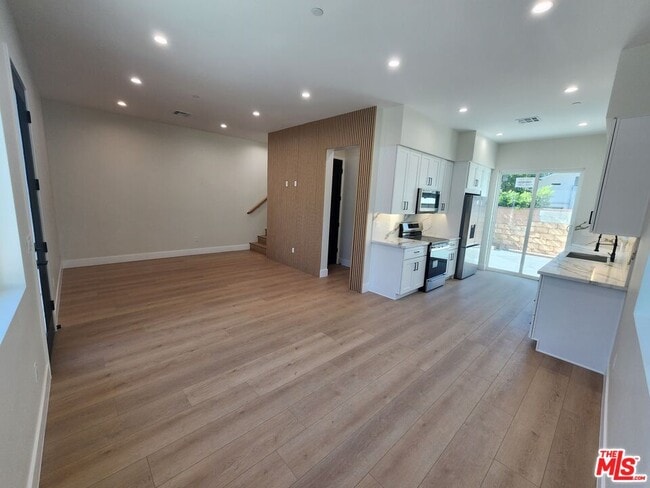 Foto del edificio - 13540 Hamlin St