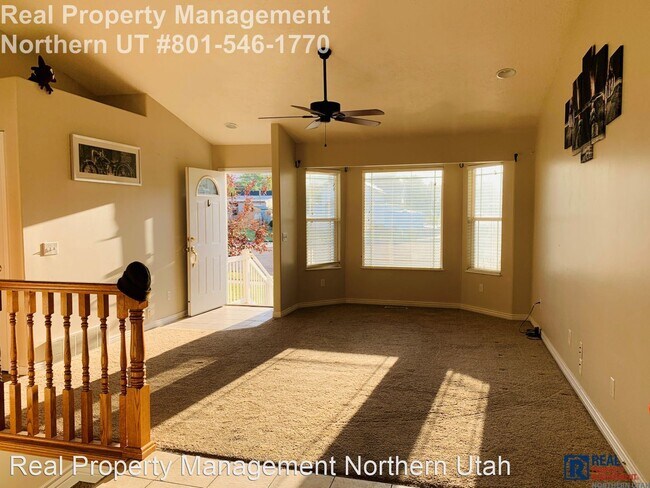 Foto del edificio - 5 br, 3 bath House - 860 W. 730 S.