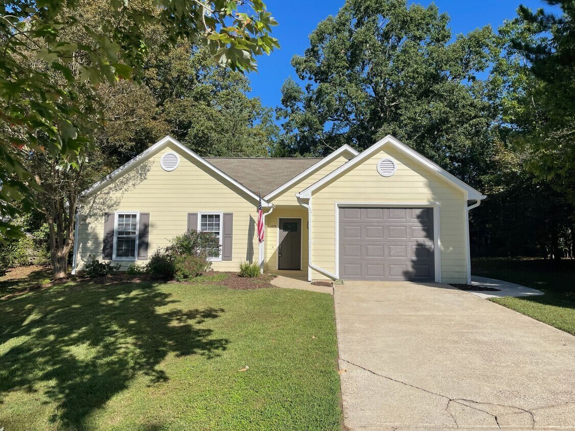 Primary Photo - Newly Updated Ranch Home in Cary!