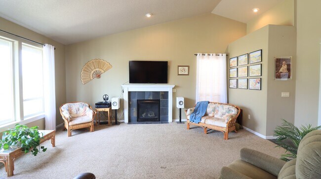 Foto del edificio - 4/2.5 home in NW Redmond with rv/boat pad ...
