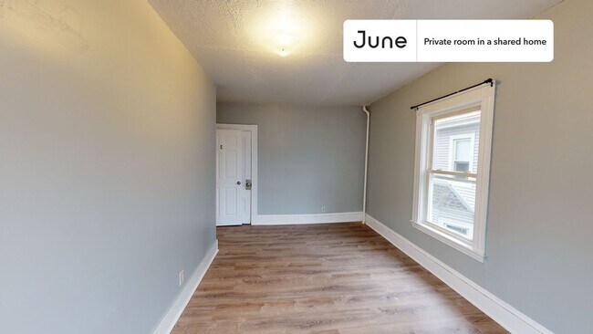 Foto del edificio - Room in Shared 7 bed/2 bath home