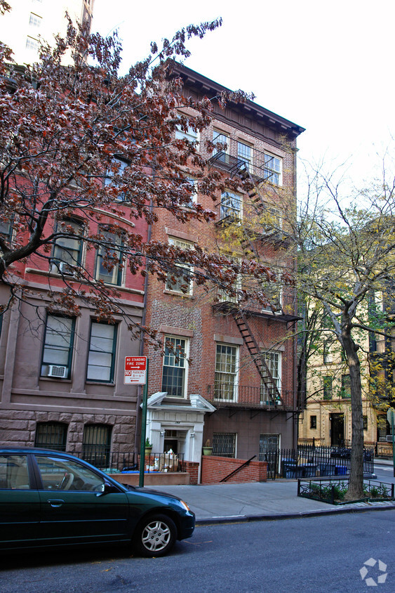 Building Photo - 104-106 Hicks St