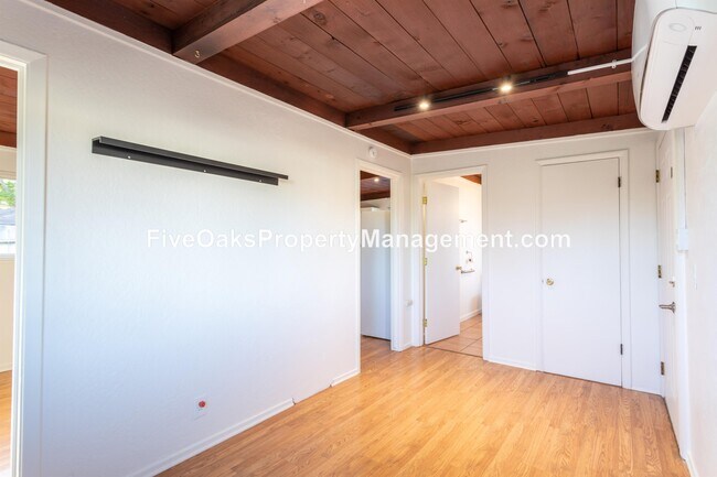 Foto del edificio - 3730 Edison Ave