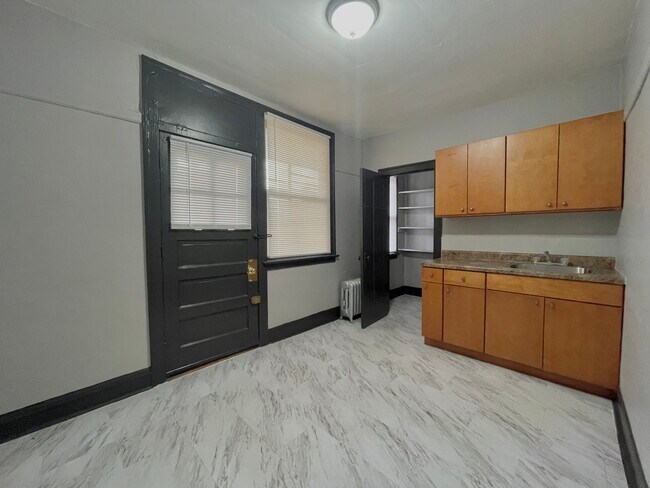 Building Photo - 7300 S May St