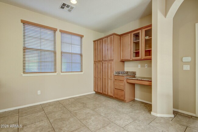 Building Photo - 21158 W Sycamore Dr