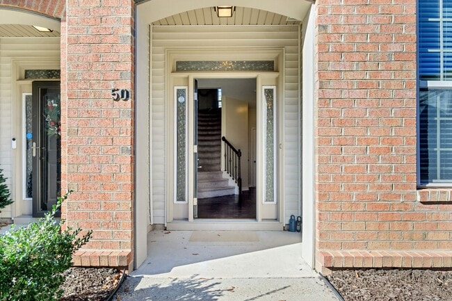 Building Photo - Spacious 3 Bedroom 3.5 Bathroom Townhome in Newport News