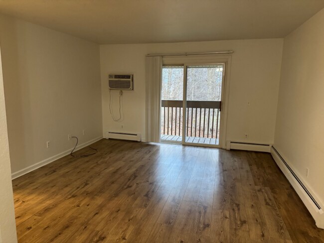 Foto del edificio - 580 N Main St