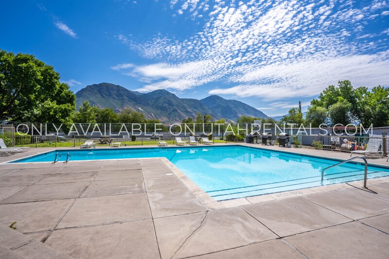 Primary Photo - 1660 Willowbrook Dr