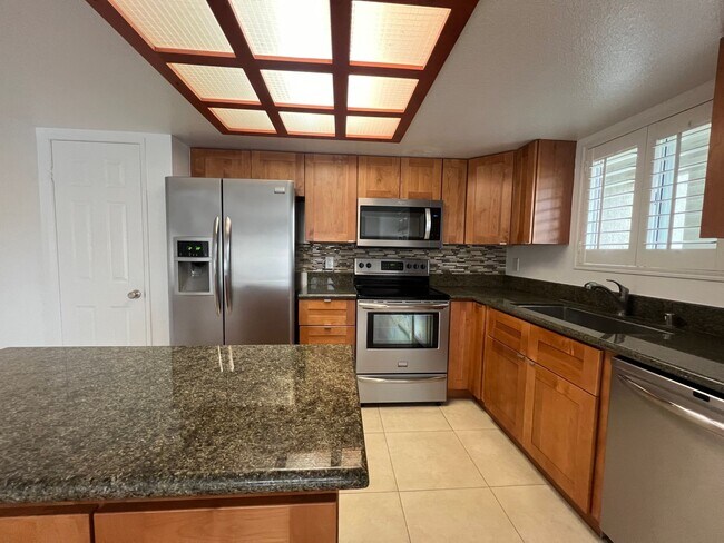 Building Photo - 1 Bedroom condo located in beautiful gated...