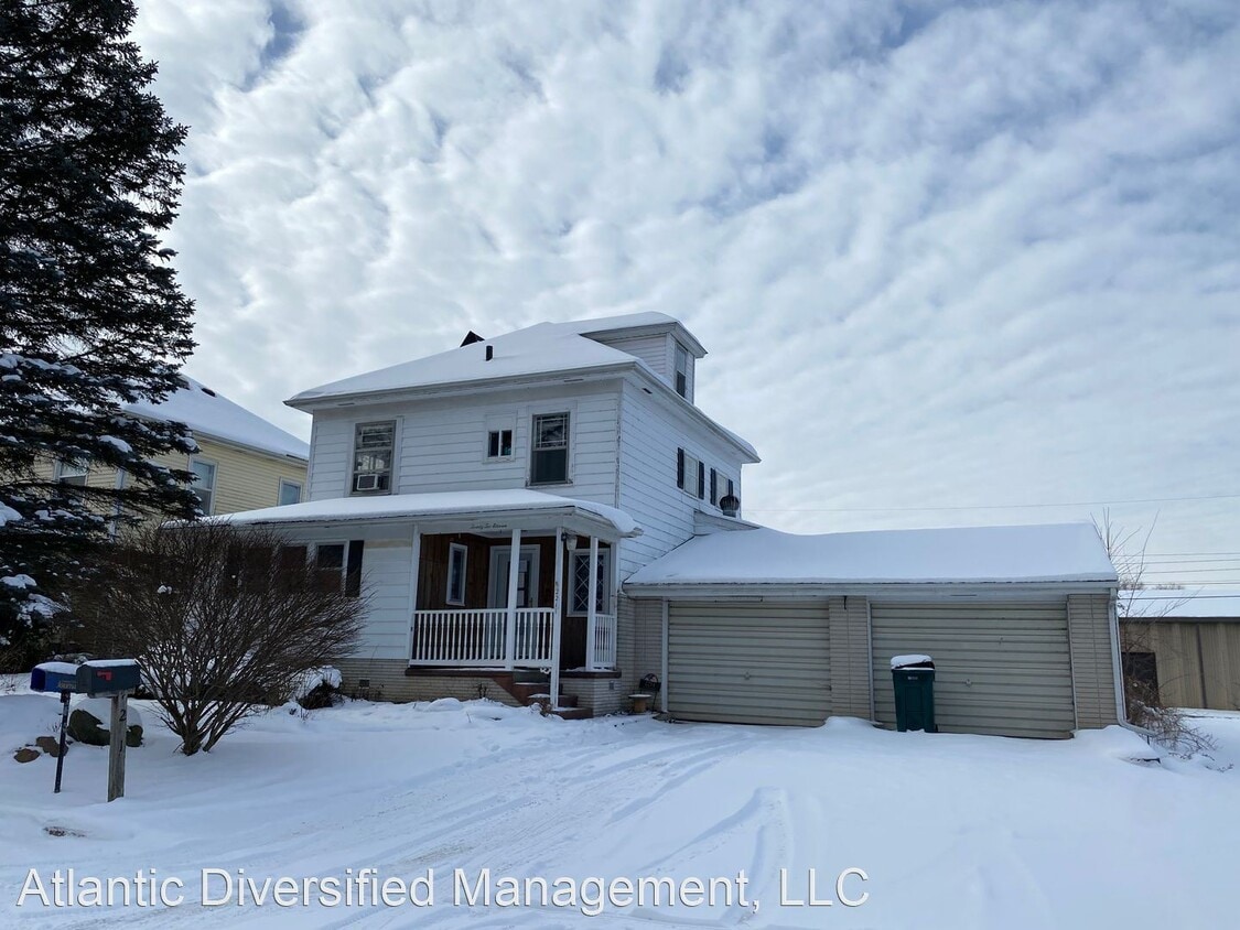 Primary Photo - 4 br, 2.5 bath House - 2211 Raymond Dr.