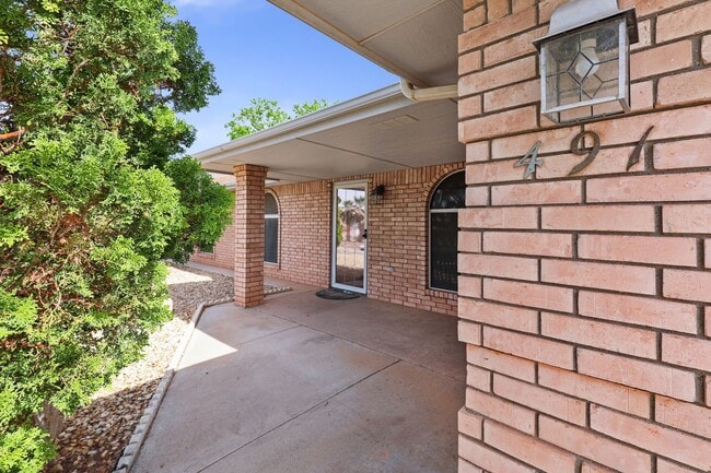 Building Photo - 3 Bedroom, 2 bath on Corner Lot near Golf Course