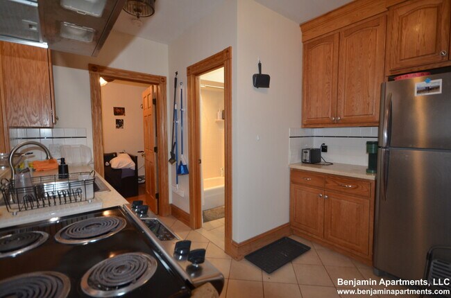 Building Photo - 16 S Russell St